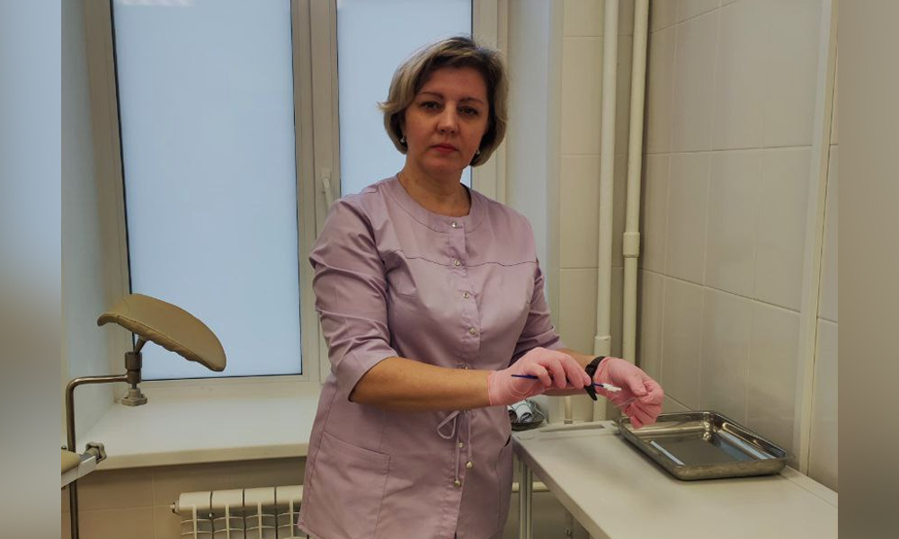 Акушерка из Омска выявила рак у пациентки по осиплости голоса