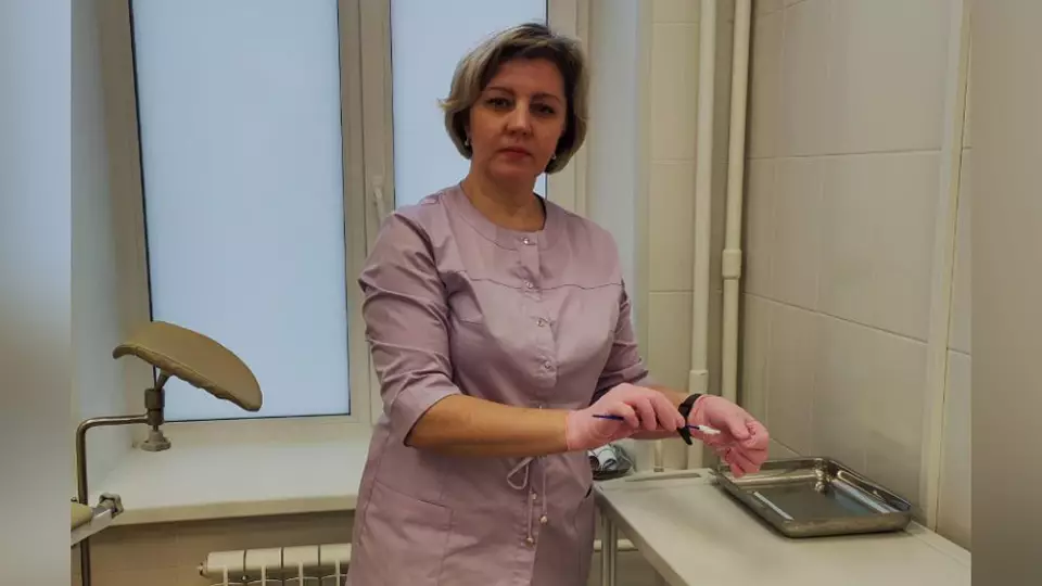 Акушерка из Омска выявила рак у пациентки по осиплости голоса