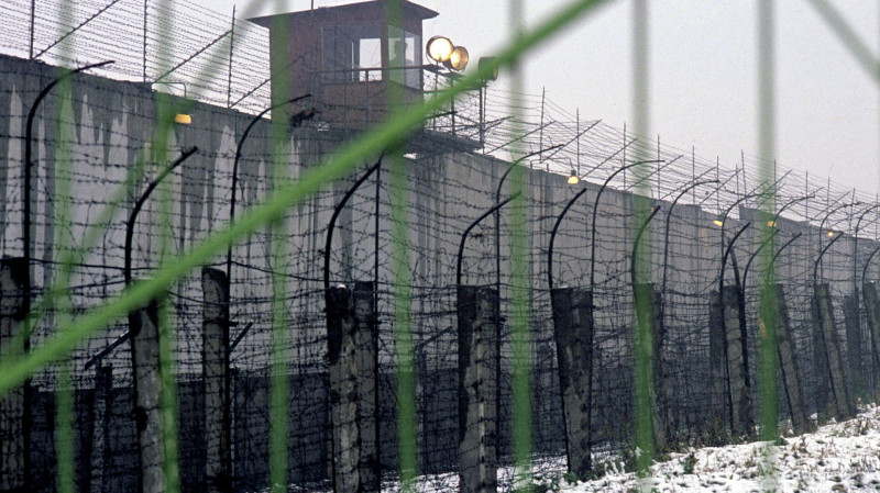 В ИК-46 Невьянска перехватили телефоны в канцтоварах