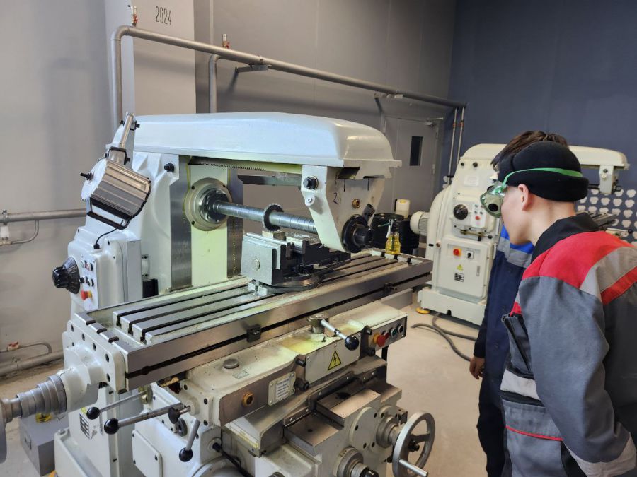 Алексей Шмыков оценил обновление техникума имени Курочкина