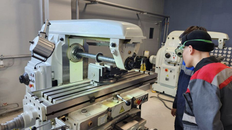 Алексей Шмыков оценил обновление техникума имени Курочкина