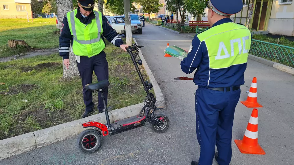 Подросток из Каменска-Уральского выплатит 300 тысяч рублей бабушке, которую сбил на самокате