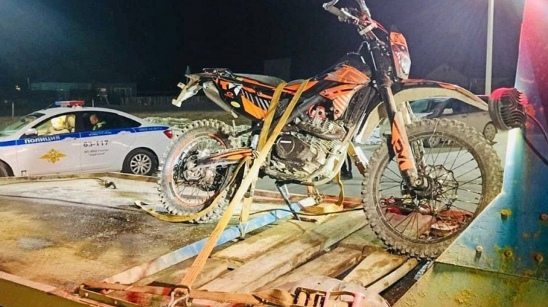 Подростка, который ездил на питбайке без прав, задержали в поселке Белоярского района