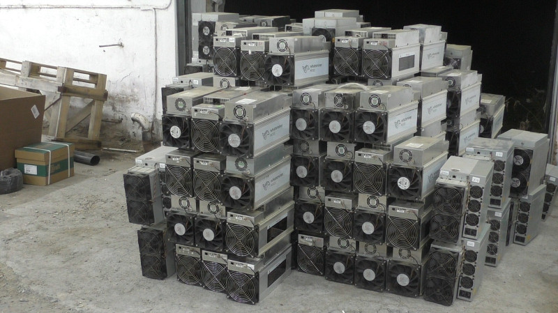 Полиция Свердловской области пресекла работу майнинг-ферм