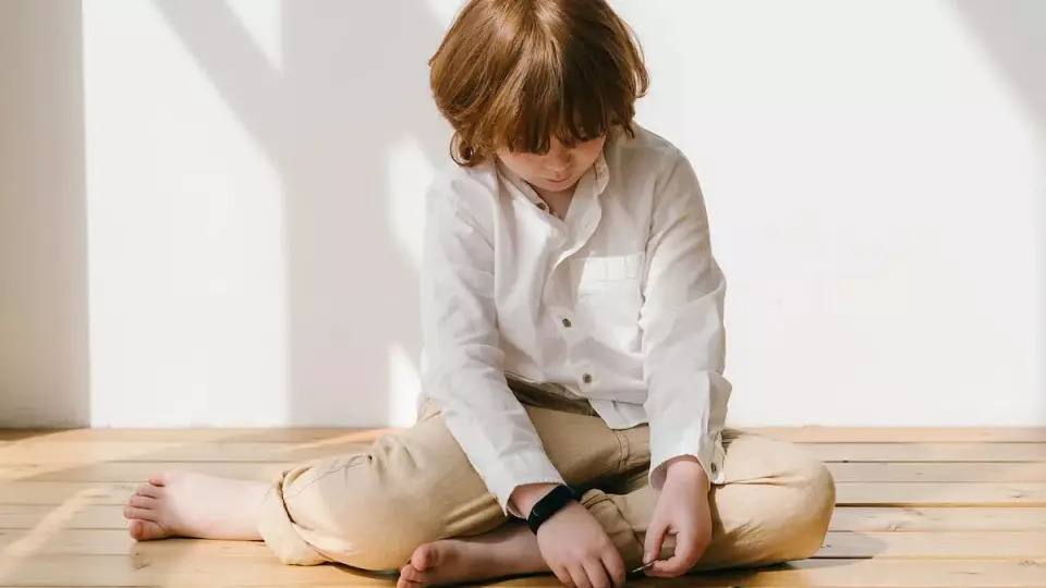 Как распознать аутизм у детей и помочь им – советы экспертов