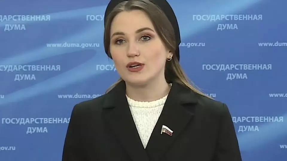 Депутаты Госдумы выступили против выплат беременным школьницам