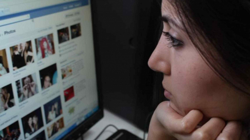 Психологи рассказали об особенностях людей, которые часто отправляют мемы