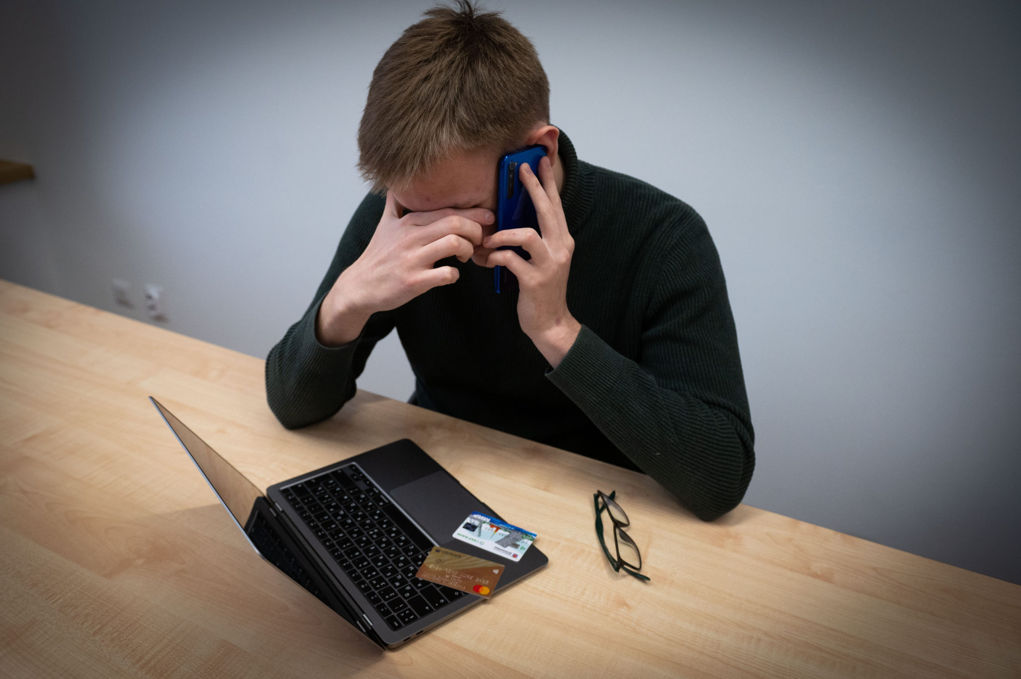 «Завуч» заставил школьника из Кузбасса перевести мошенникам 1,4 млн рублей