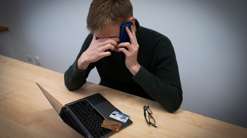 «Завуч» заставил школьника из Кузбасса перевести мошенникам 1,4 млн рублей