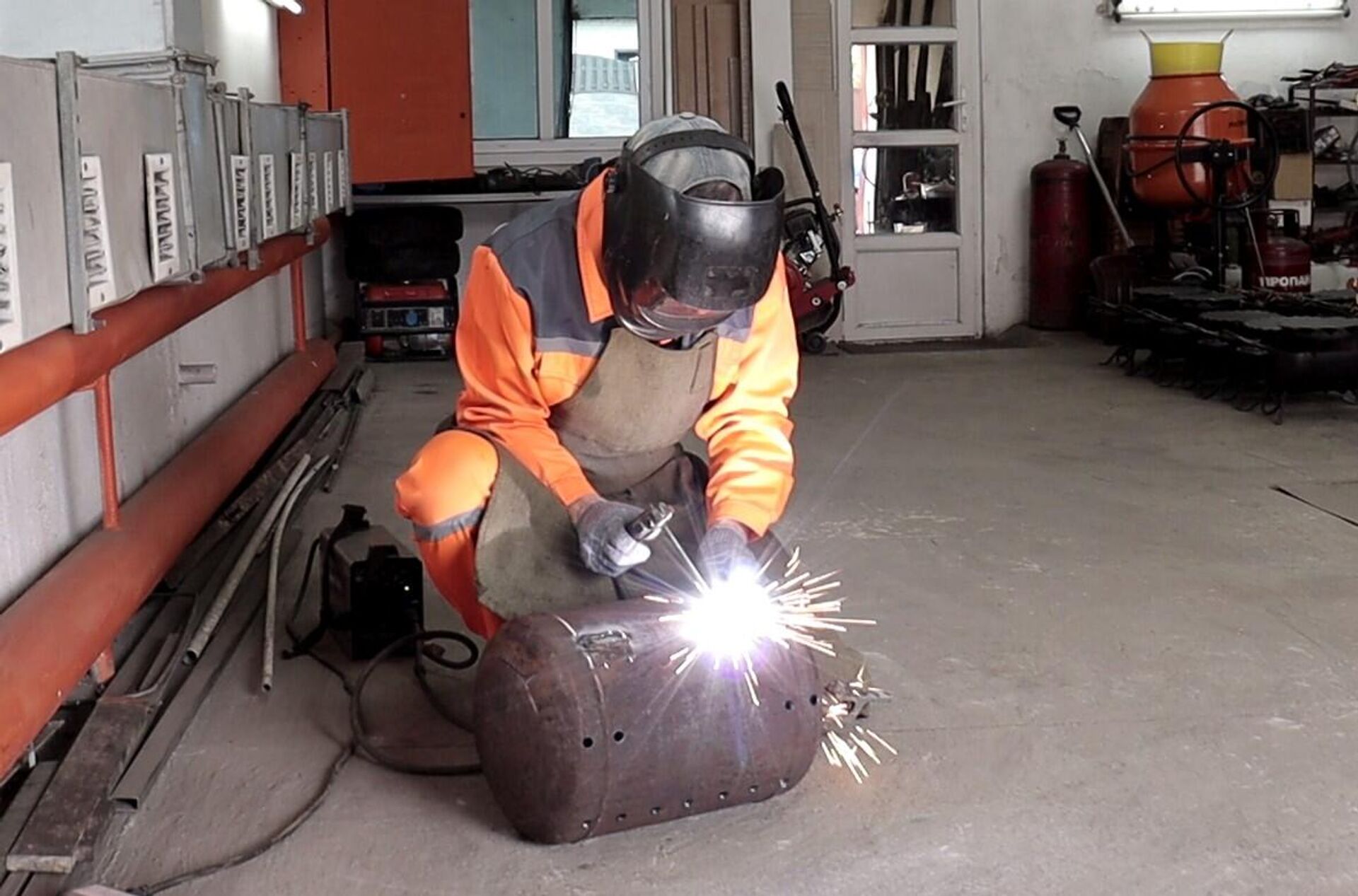 Сварщик из Карпинска отсудил 800 тысяч рублей за травму на работе