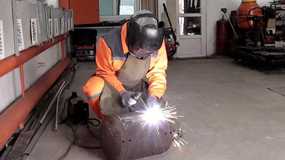 Сварщик из Карпинска отсудил 800 тысяч рублей за травму на работе