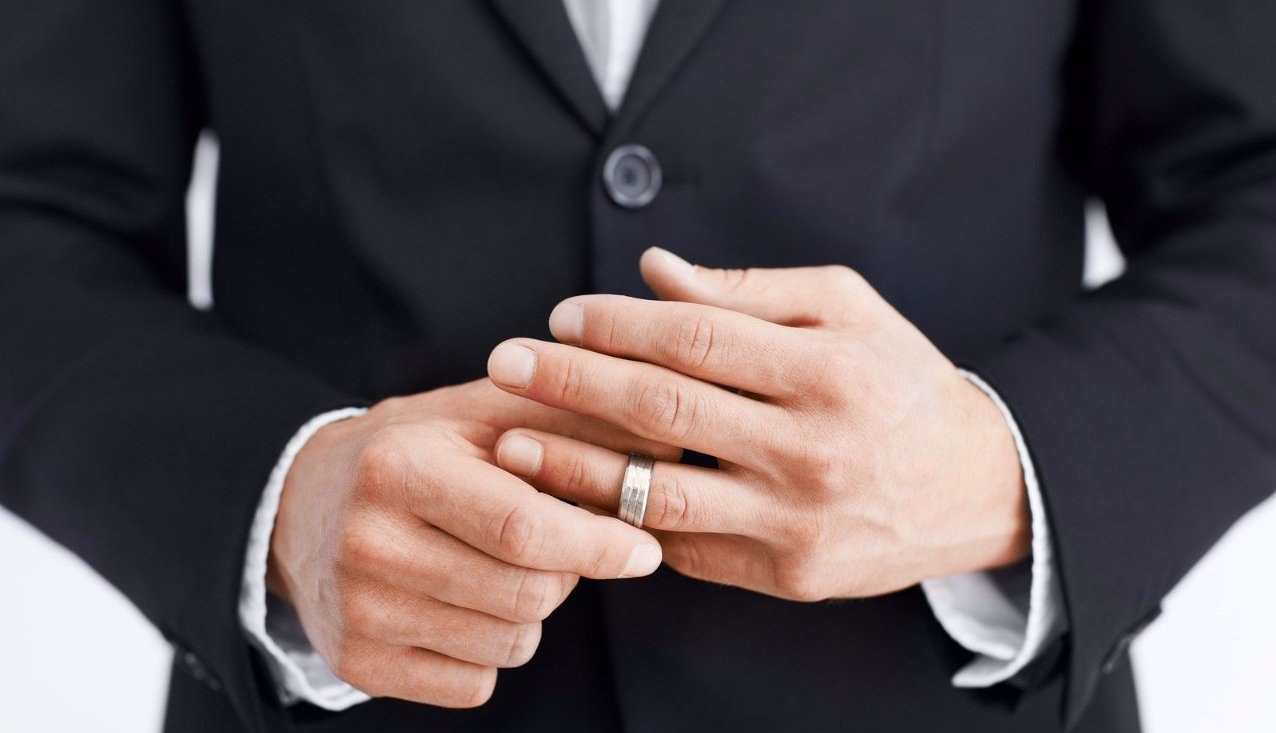 В России могут создать официальный реестр женатых мужчин