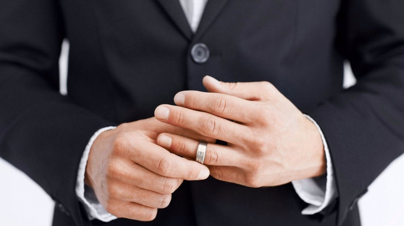 В России могут создать официальный реестр женатых мужчин