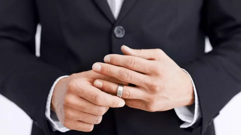 В России могут создать официальный реестр женатых мужчин