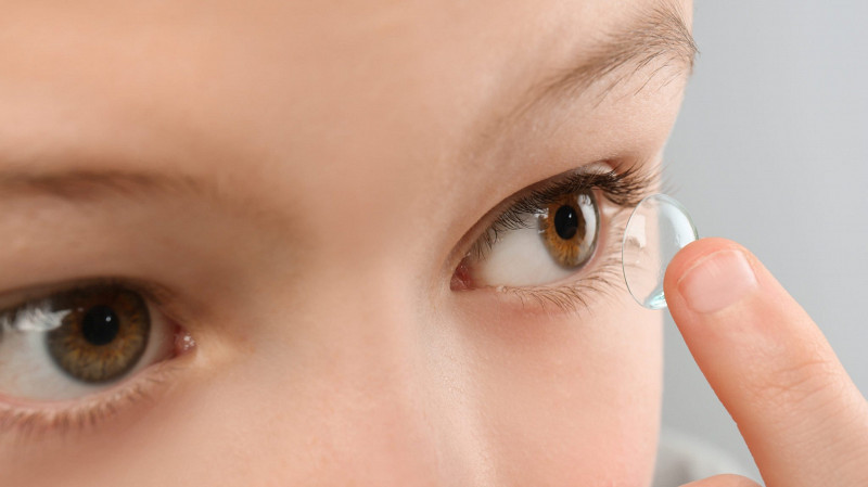 Подросток в Москве чуть не ослеп, носив линзы 3 месяца