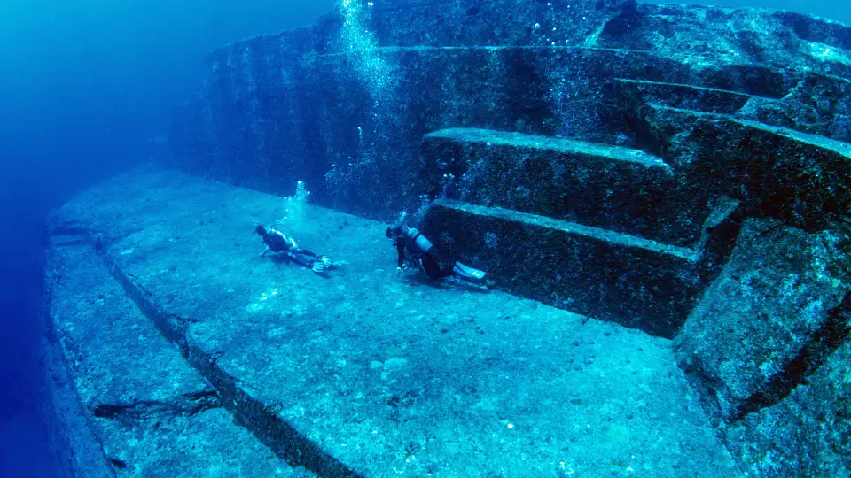 Археолог Флинт Диббл усомнился в том, что подводную пирамиду Йонагуни построил человек