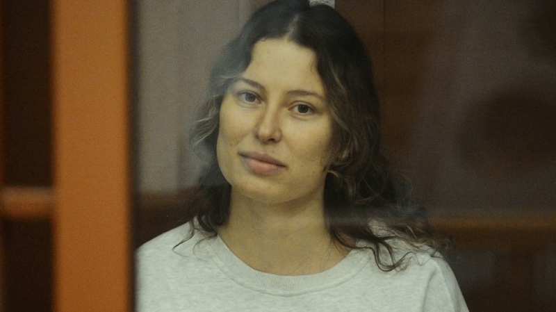 Путин освободил американку Ксению Карелину в обмен на россиянина Артура Петрова