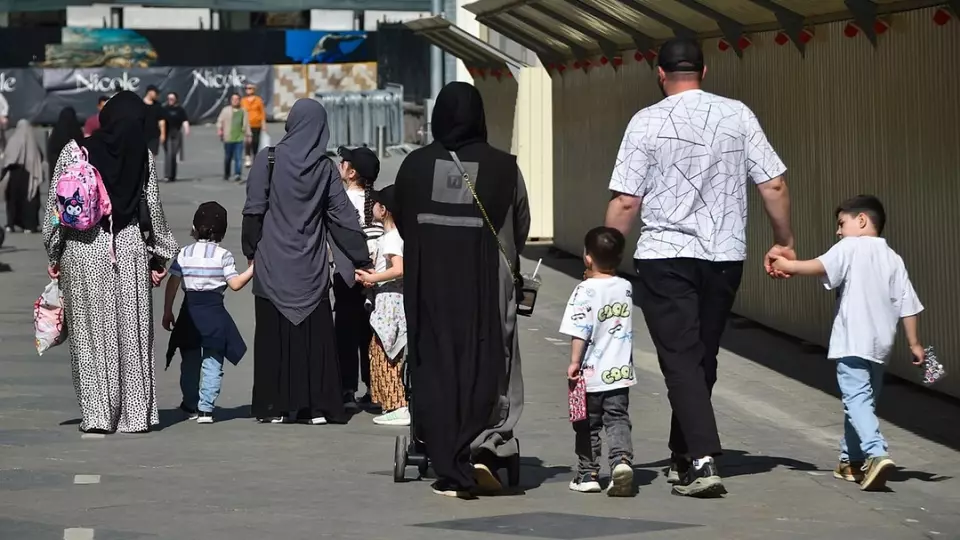 Свердловская область стала одним из лидеров по количеству детей мигрантов в России