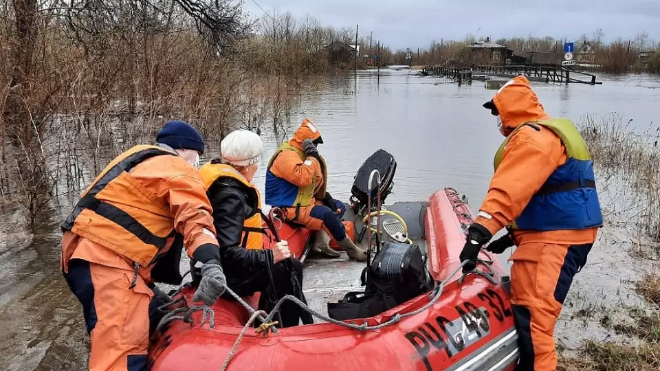 Паводок изолировал пять деревень в Свердловской области
