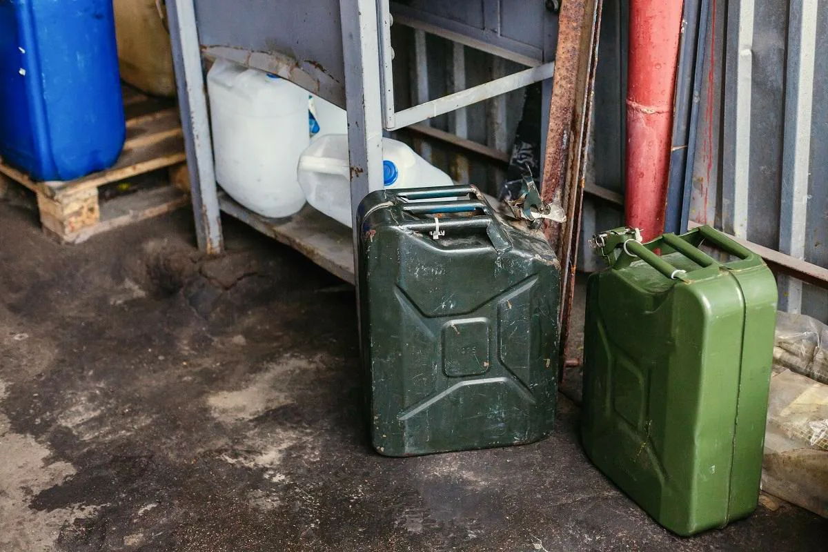 Россиянам запретили хранить бензин в гаражах