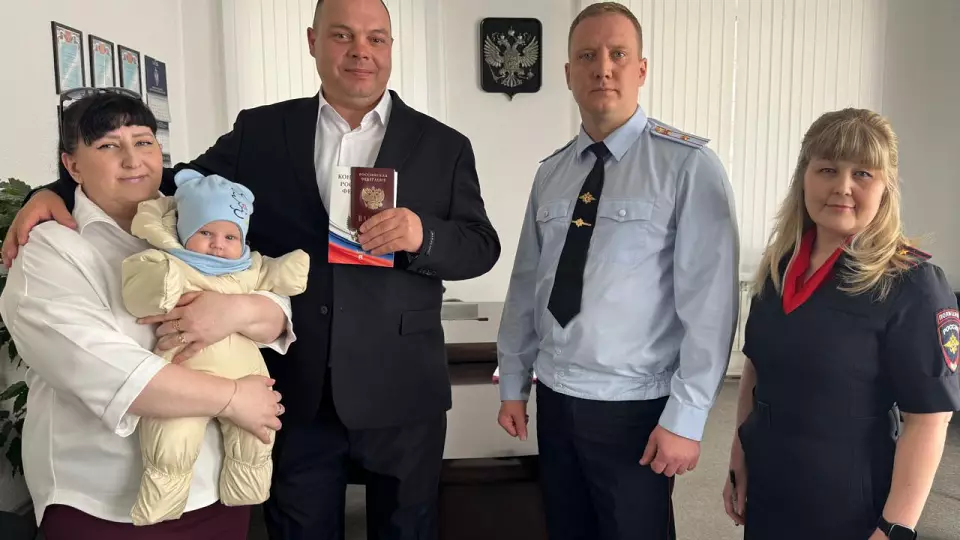 Уроженец СНГ получил паспорт РФ в Свердловской области