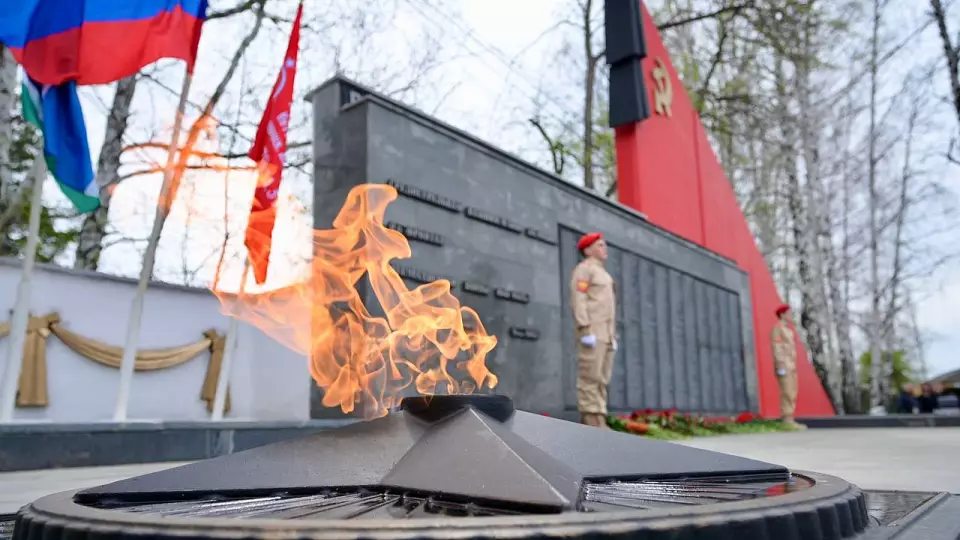 Вечный огонь зажгли на 80 мемориалах в честь Великой Победы
