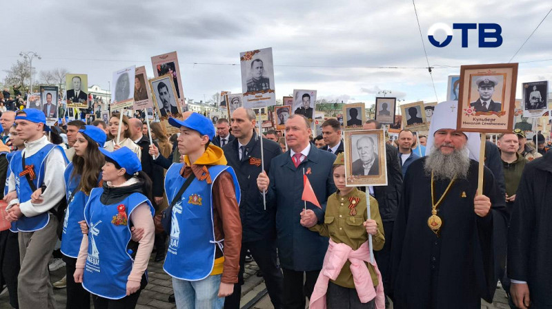 Акция памяти «Бессмертный полк» впервые за 3 года прошла по улицам Екатеринбурга