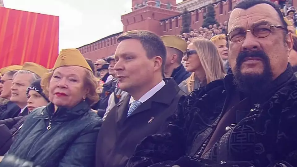 Стивен Сигал посетил парад Победы в Москве