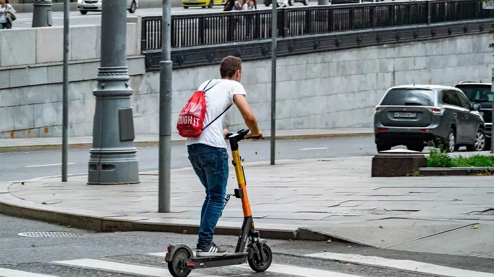 Пьяный самокатчик без прав задержан в Каменске-Уральском