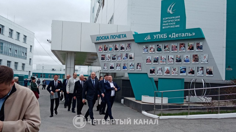 Денис Паслер оценил проекты УПКБ «Деталь» и завода «Исеть» в Каменске-Уральском