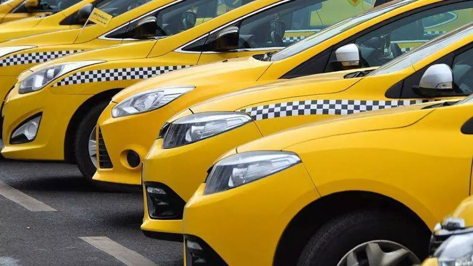 Российские таксопарки пополнятся отечественными авто