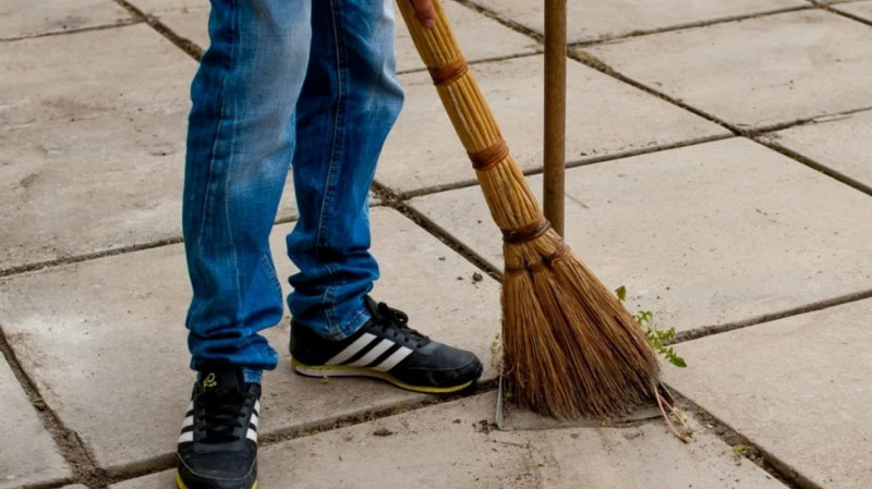 Уралец получил 320 часов обязательных работ за спаивание подростка