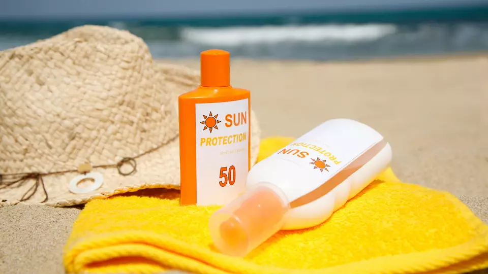 Неправильный состав солнцезащитного крема может быть опасен для здоровья