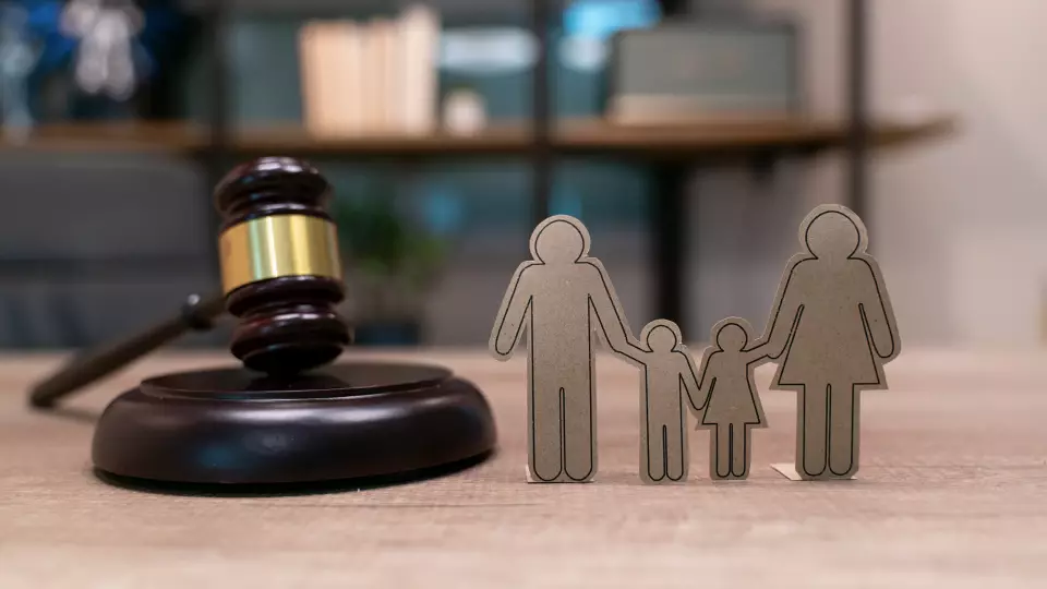 РПЦ предложила не лишать родительских прав из-за бедности