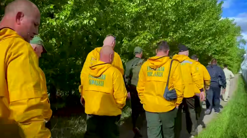 Десантники из Уральской авиабазы помогают тушить лесные пожары в Забайкальском крае