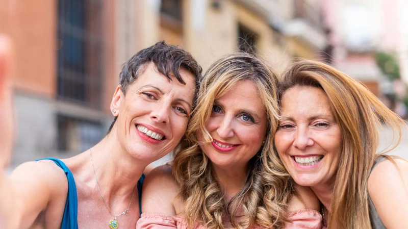 Психолог рассказала, как завести друзей после 30 лет