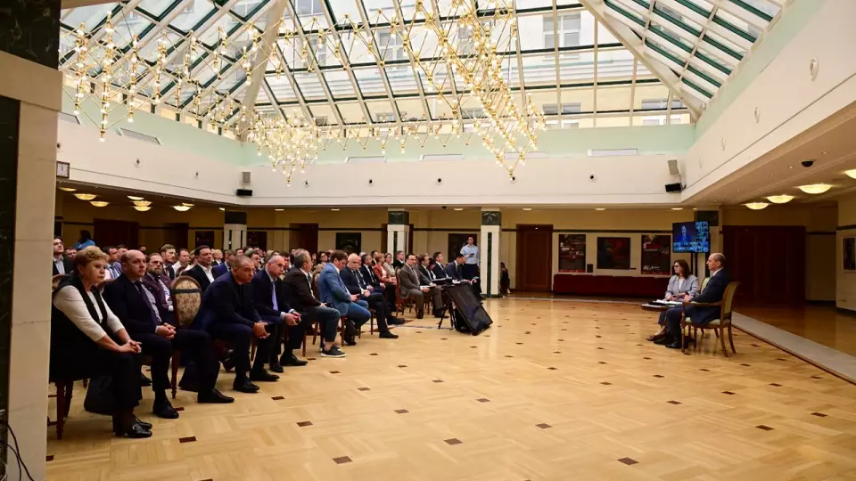 Денис Паслер наградил уральских предпринимателей за вклад в развитие региона