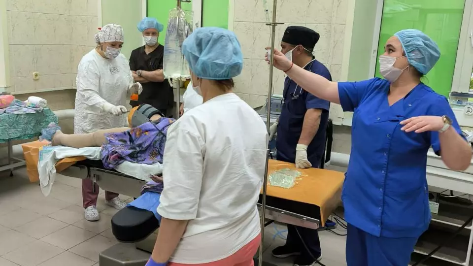 В Сухоложской районной больнице хирурги впервые провели артроскопию 65-летней пациентке