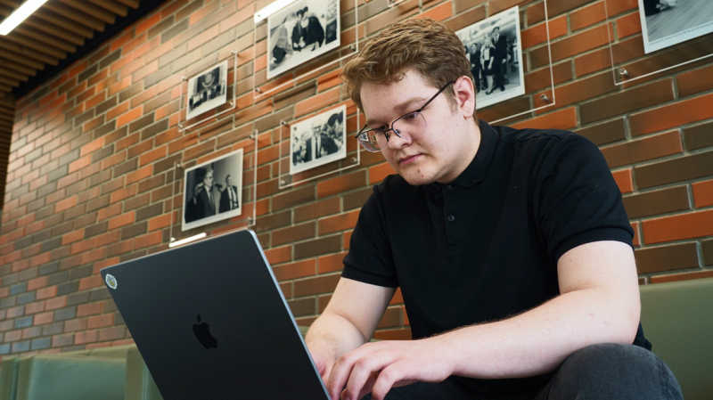 Школьник из Новосибирска создал ИИ для диагностики ретинопатии