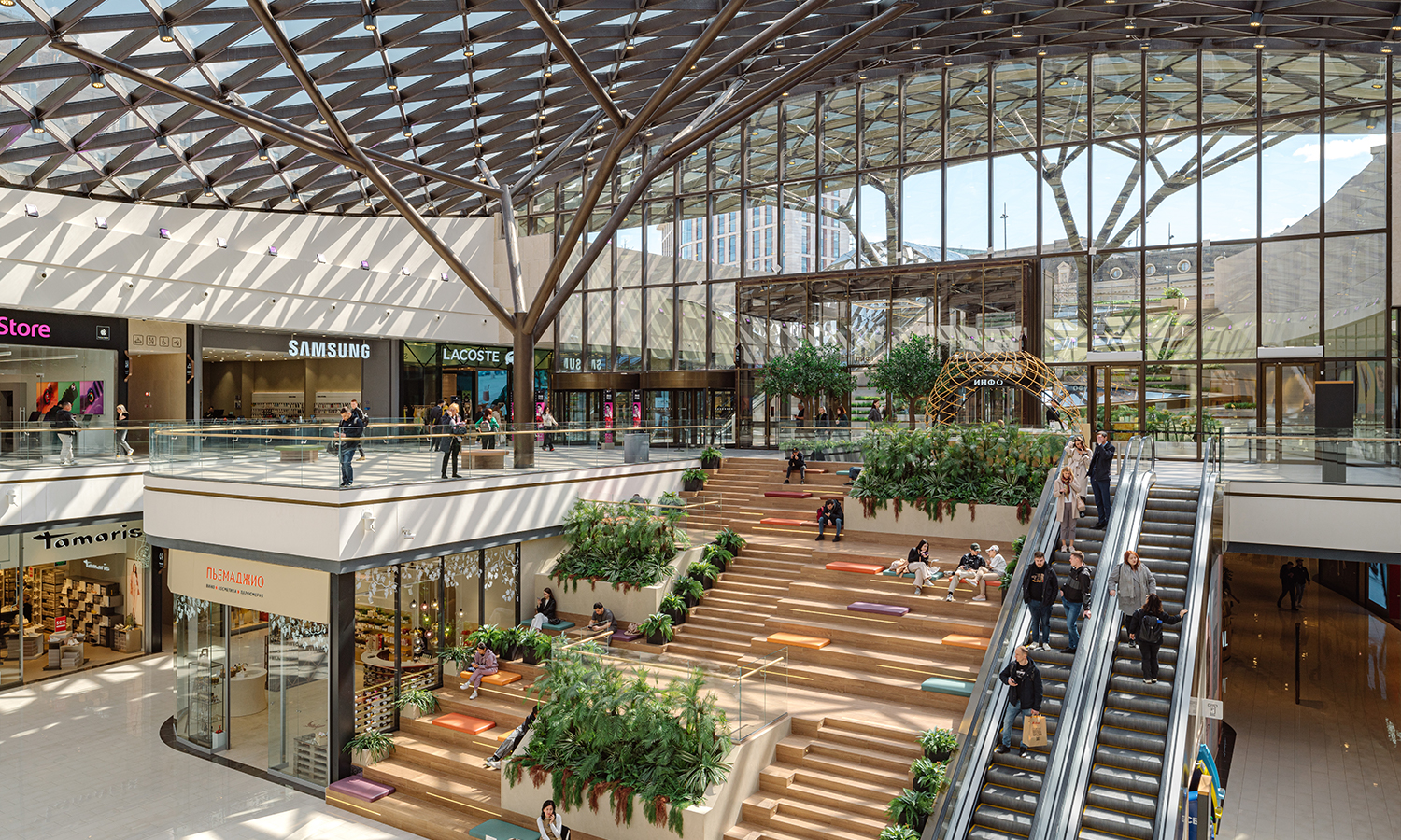 Женщина отсудила компенсацию 120 тысяч рублей за падение в ТЦ