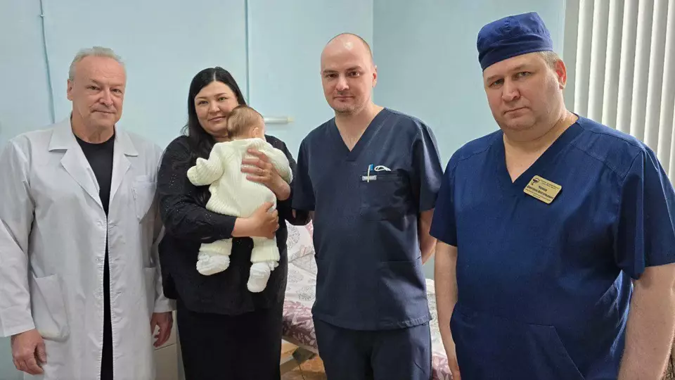 В Муравленко врачи спасли малыша с ущемлением грыжи