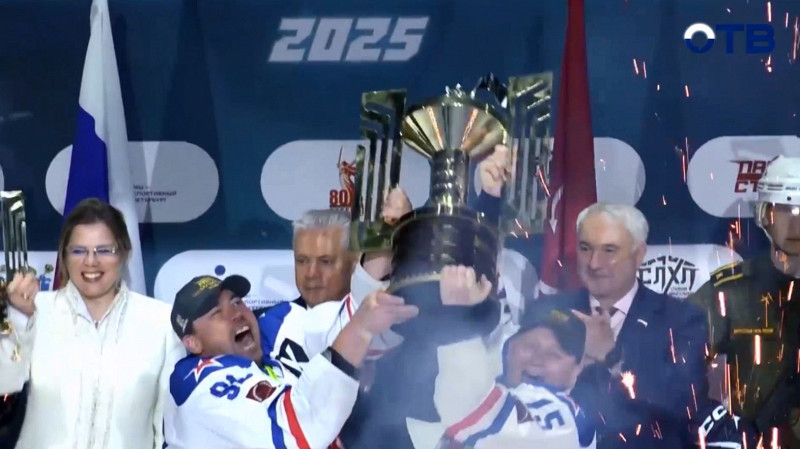 В Екатеринбург из Санкт-Петербурга вернулась хоккейная команда «СКА ЦВО»