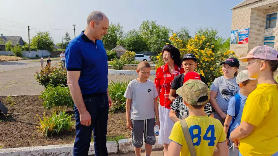 Денис Паслер открыл детский городок в селе Греко-Александровка ДНР