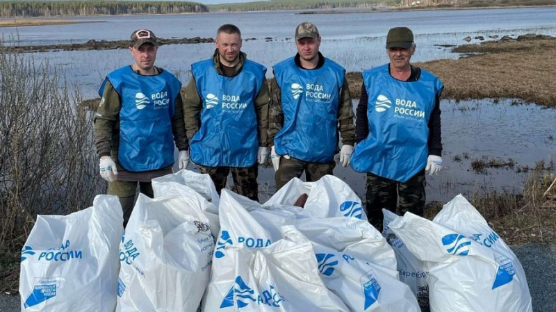 На берегах свердловских водоёмов пройдут восемь субботников