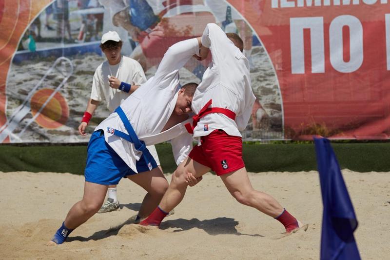 Чемпионат УрФО по пляжному самбо начался в Верхней Пышме