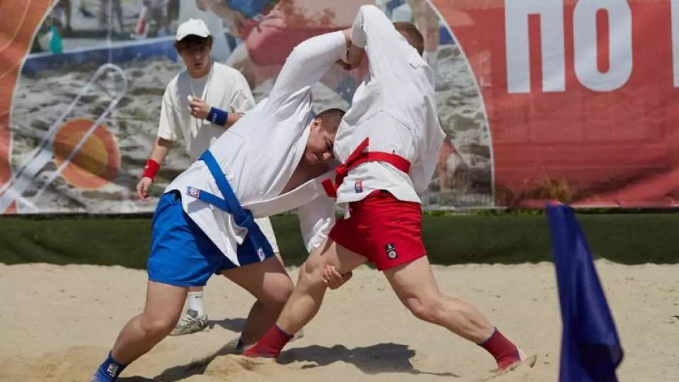 Чемпионат УрФО по пляжному самбо начался в Верхней Пышме
