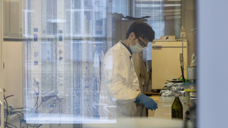 Ученые создали нетоксичное стекло, которое защищает от радиации