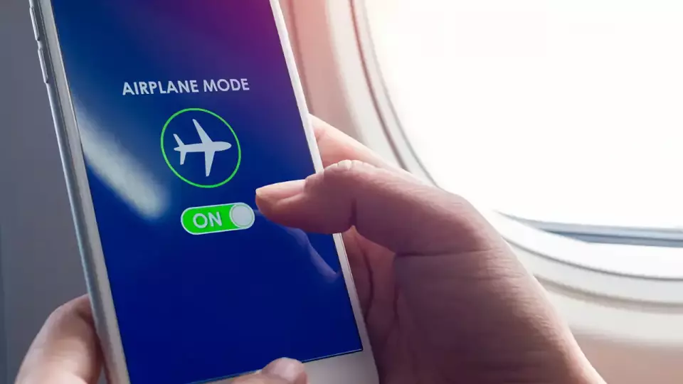 Нужно ли включать авиарежим в самолёте?