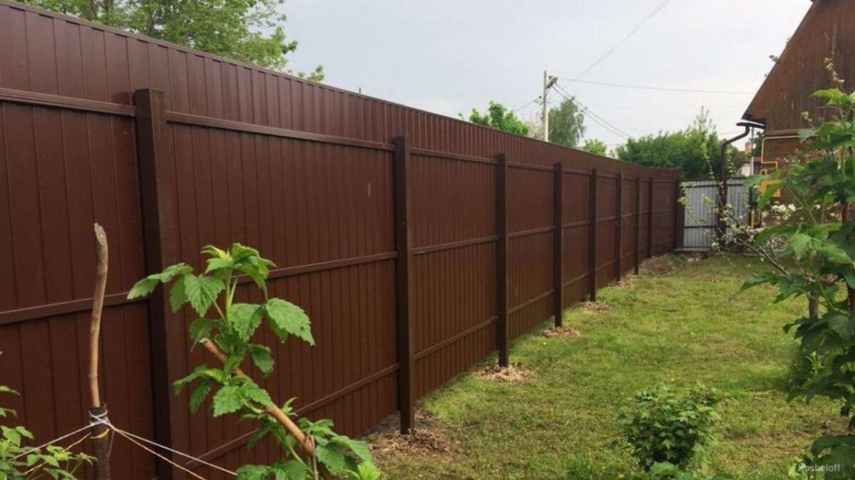 С сегодняшнего дня в России начали штрафовать за глухие заборы на дачных участках