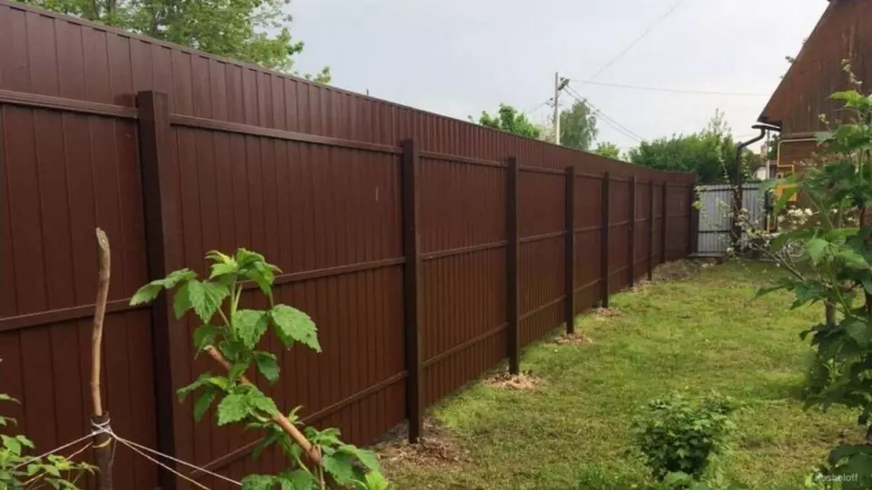 С сегодняшнего дня в России начали штрафовать за глухие заборы на дачных участках